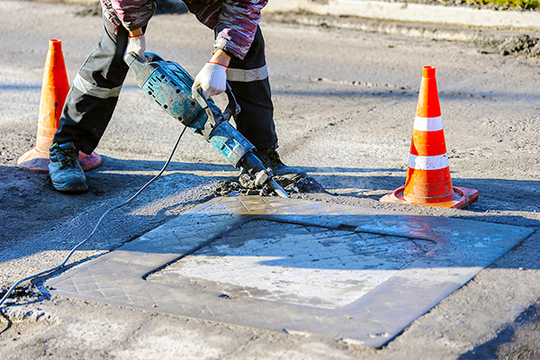রাস্তা রক্ষণাবেক্ষণ ও মেরামত